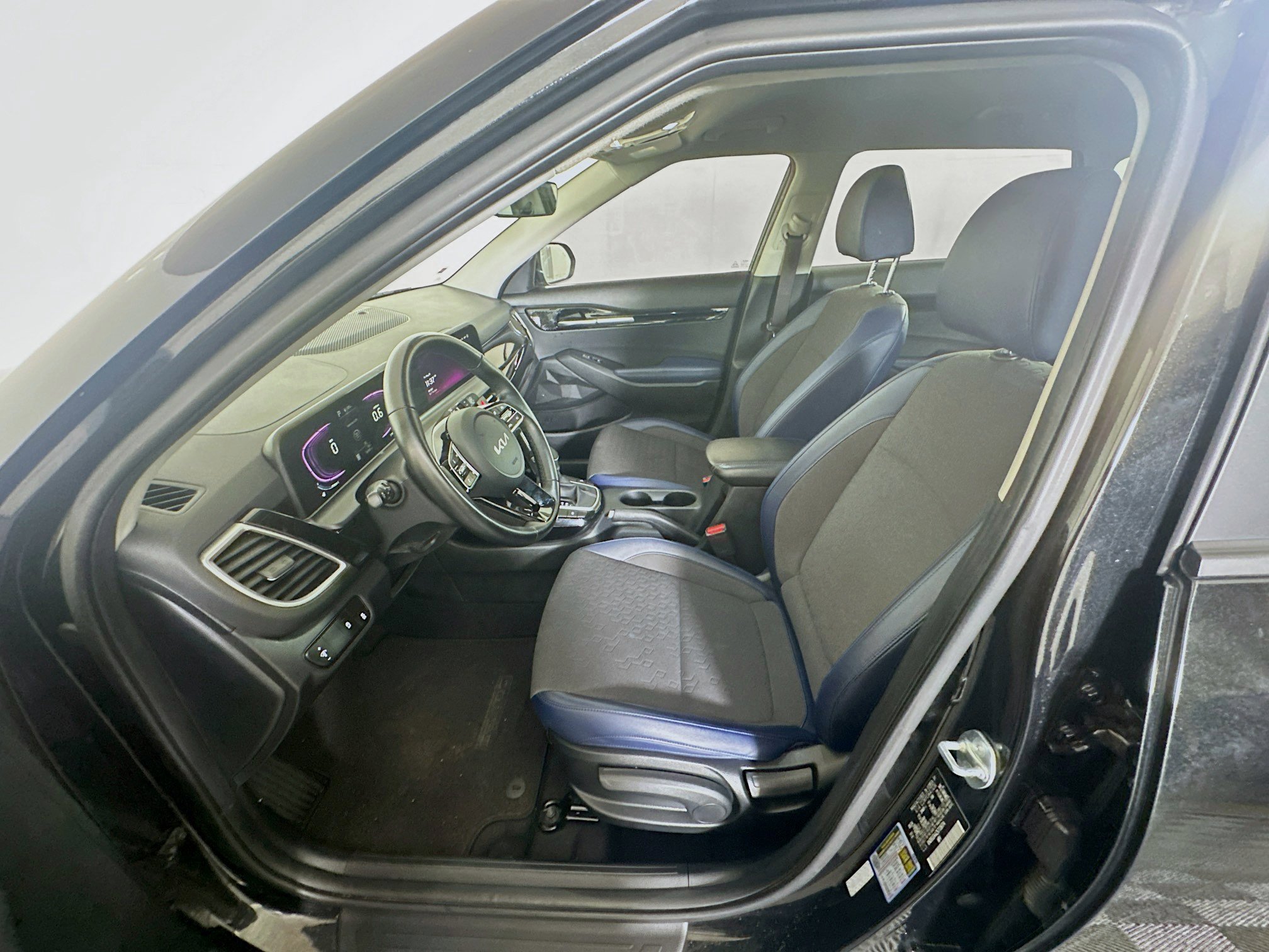 Used 2025 Kia Seltos S FWD image 13
