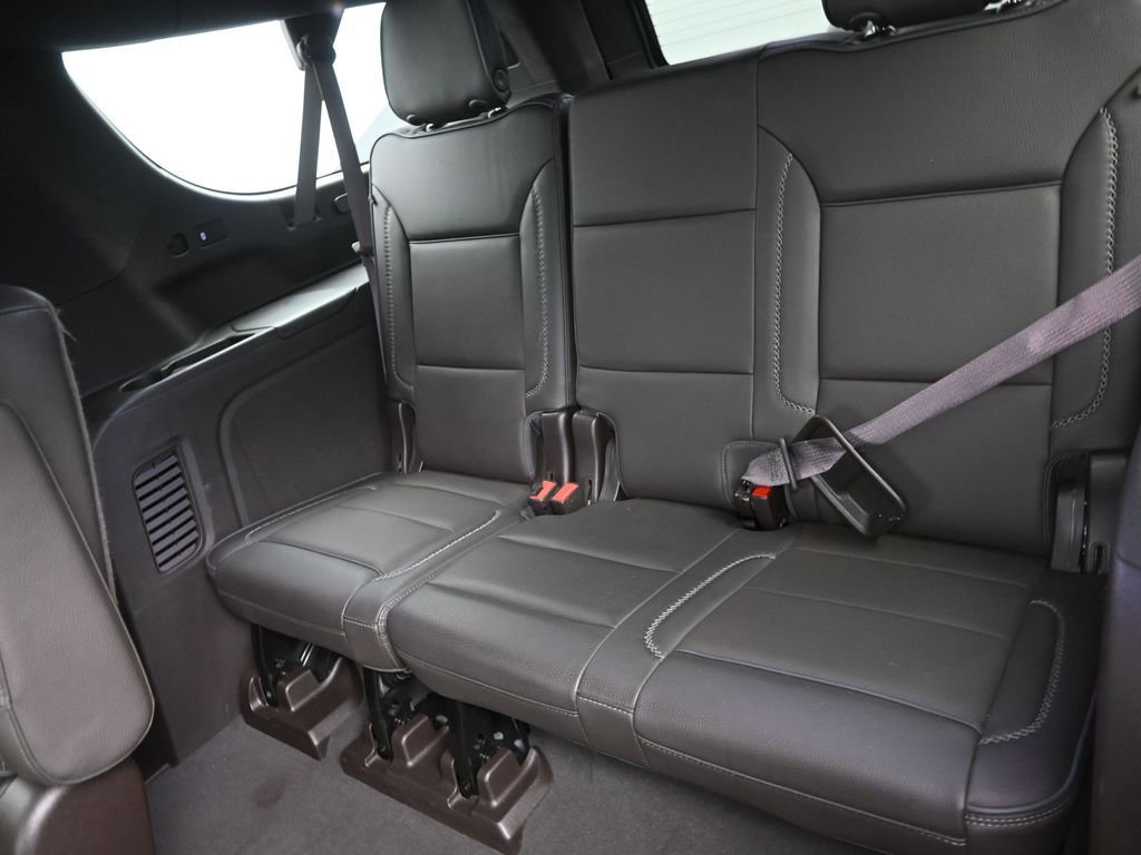 Used 2022 GMC Yukon XL Denali w/ Denali Premium Package image 14