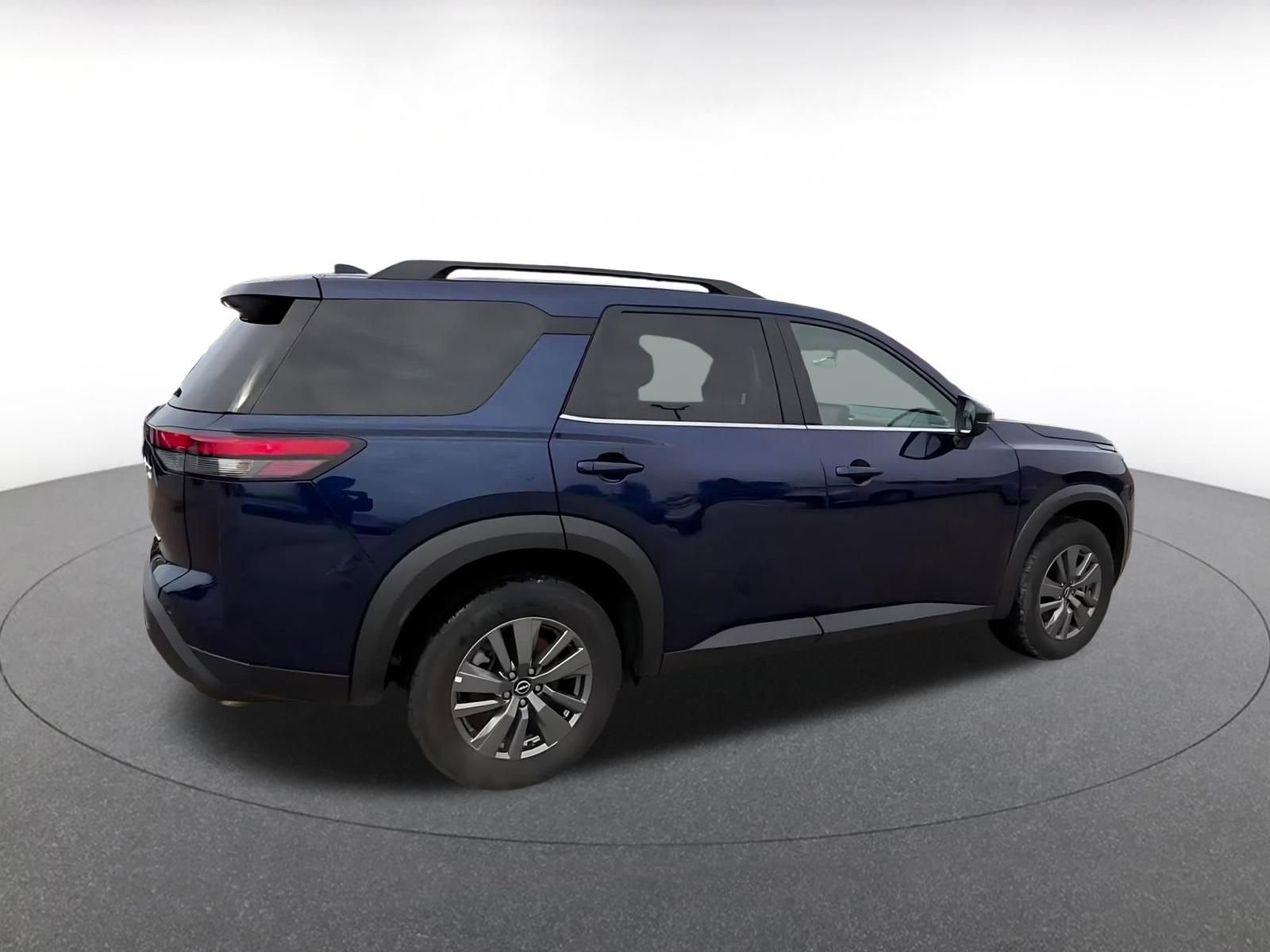 Used 2025 Nissan Pathfinder SV image 15