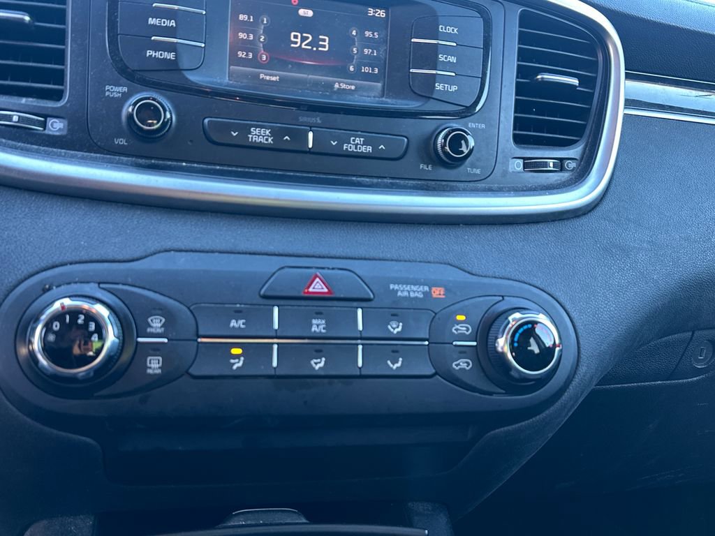 Used 2017 Kia Sorento LX image 9