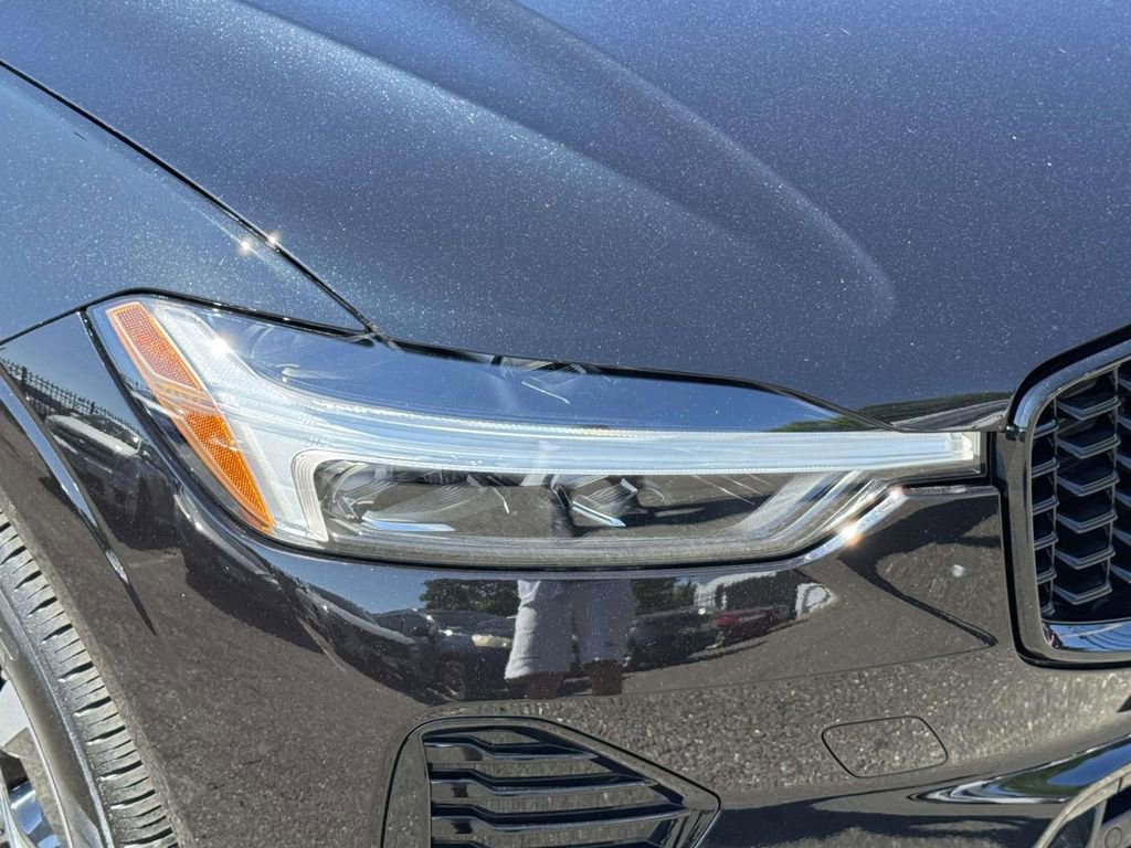 Certified 2025 Volvo XC60 B5 Core AWD/4WD image 10
