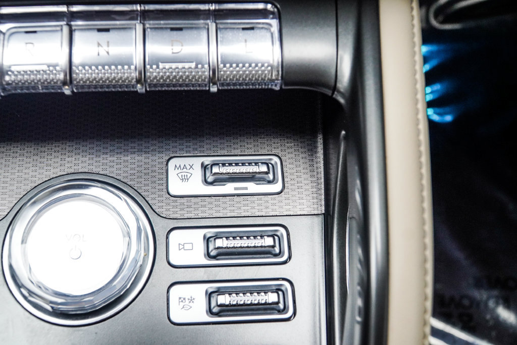 Used 2025 Lincoln Nautilus Premier AWD/4WD image 31