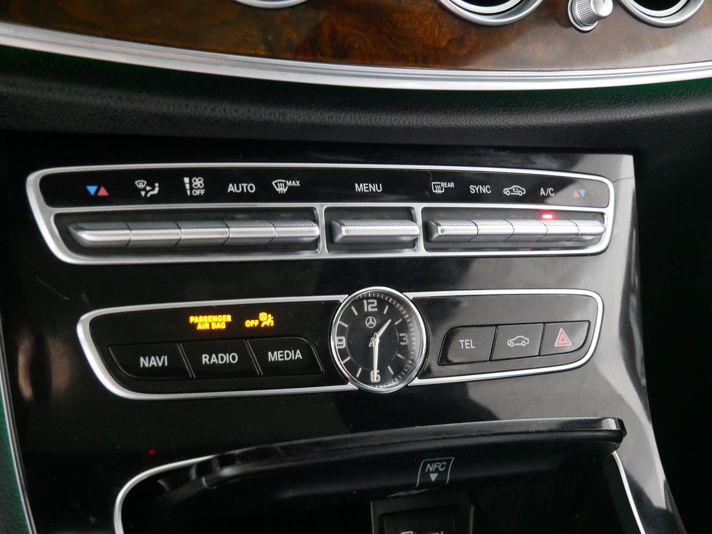 Used 2018 Mercedes-Benz E 300 4MATIC image 23