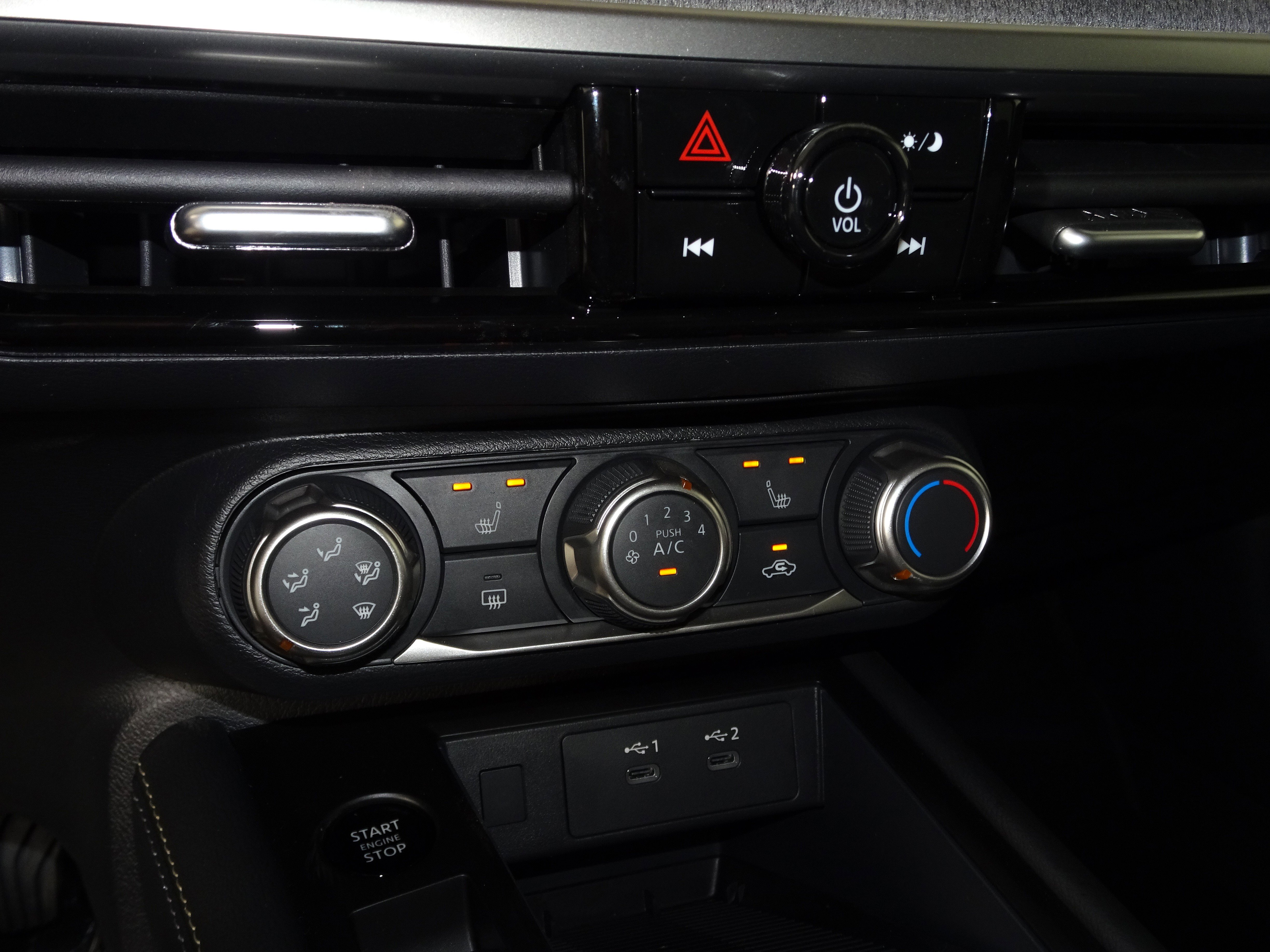 New 2025 Nissan Kicks SV w/ SV Premium Package image 30