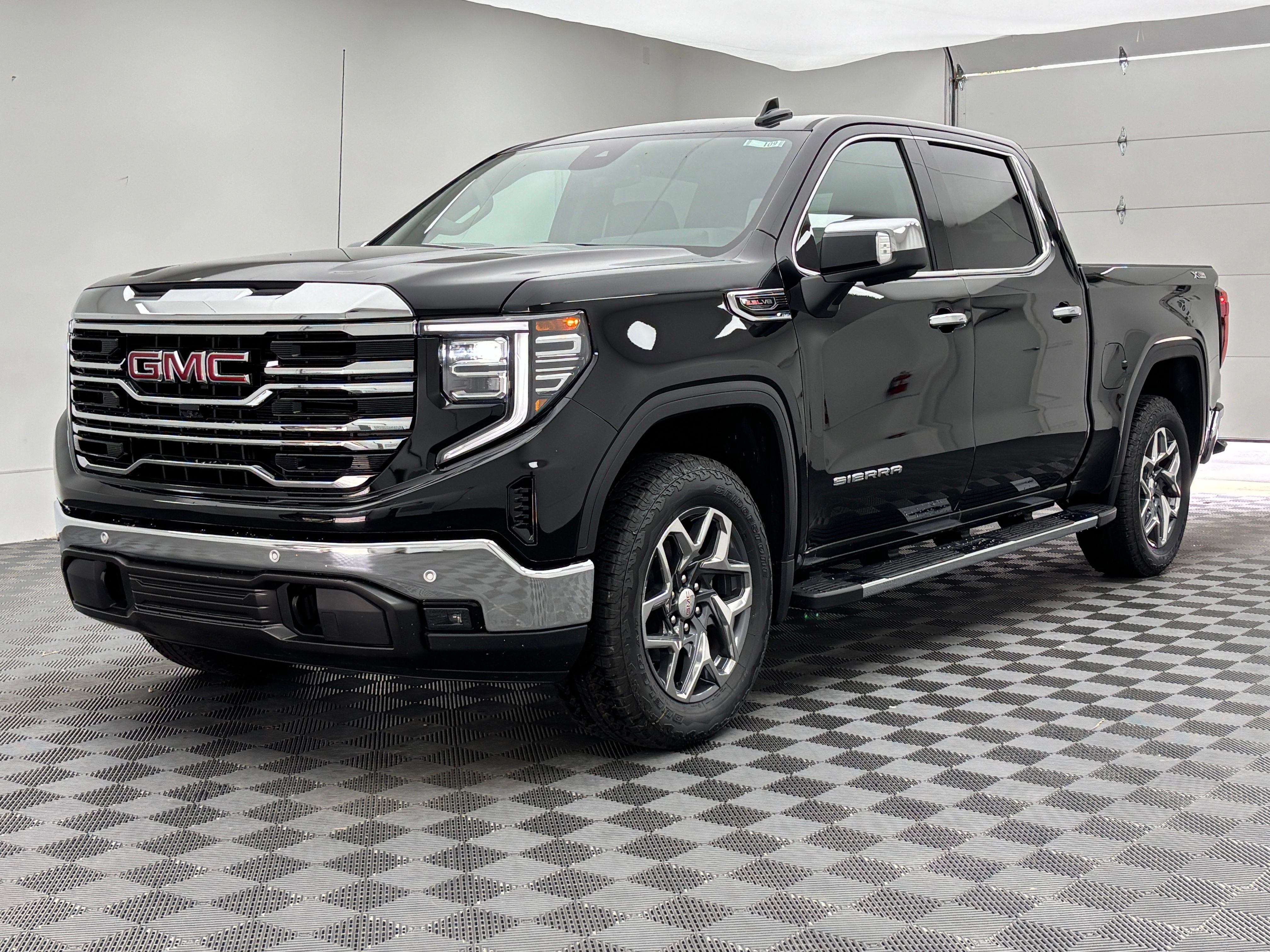 New 2026 GMC Sierra 1500 SLT w/ SLT Premium Package AWD/4WD image 2