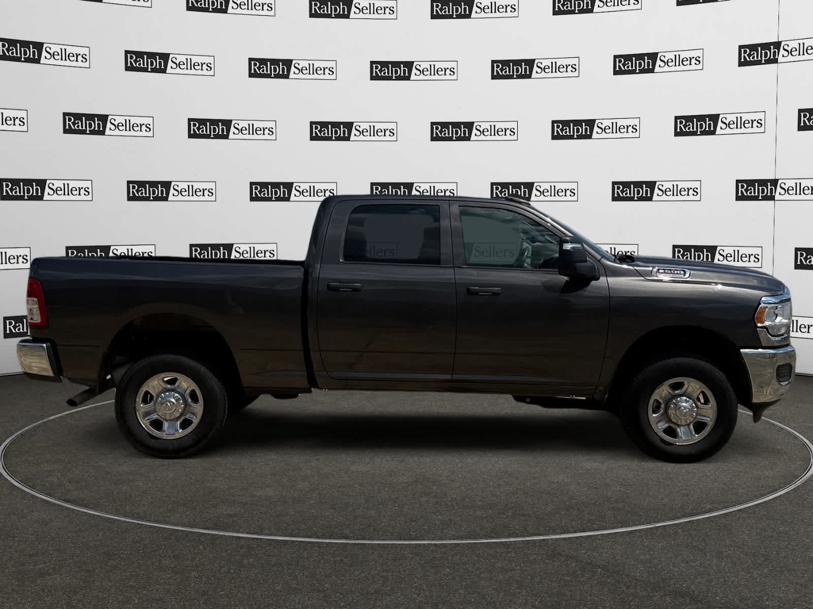 Used 2024 RAM 2500 Tradesman w/ Chrome Appearance Group AWD/4WD image 7