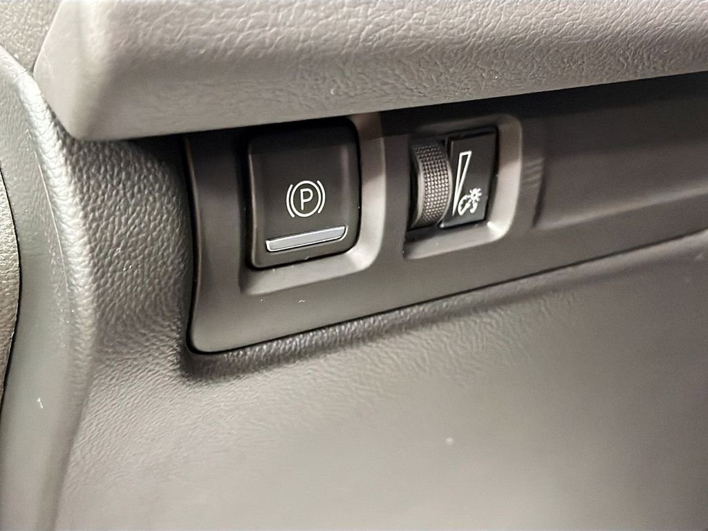 Used 2024 Cadillac XT4 Sport w/ Technology Package image 10