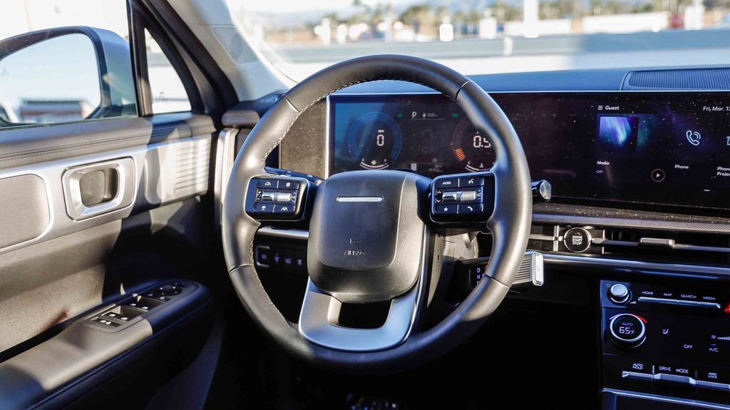 Used 2025 Hyundai Santa Fe SEL image 18