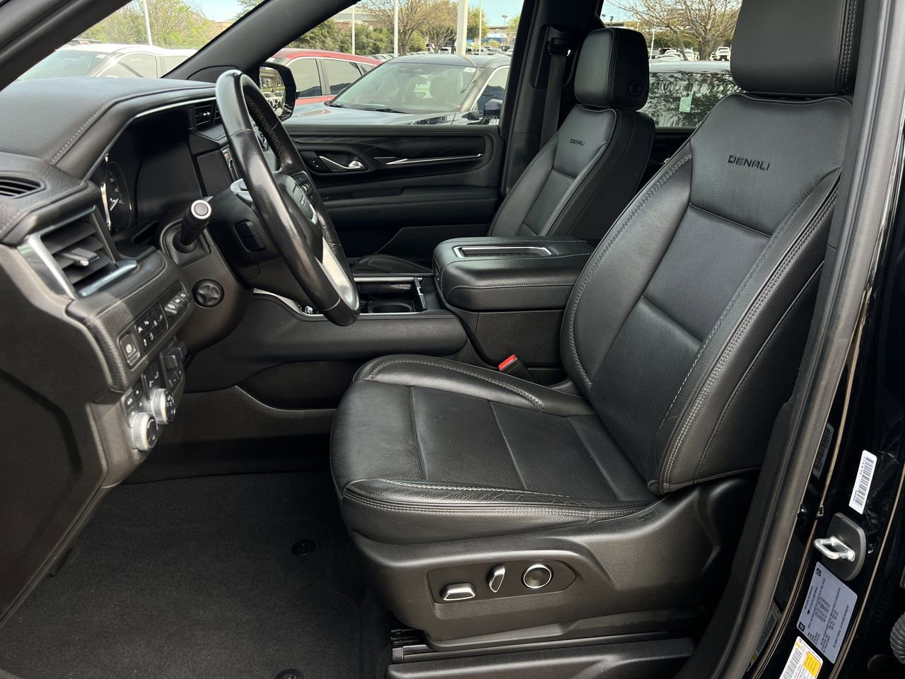 Used 2021 GMC Yukon XL Denali w/ Denali Premium Package image 22