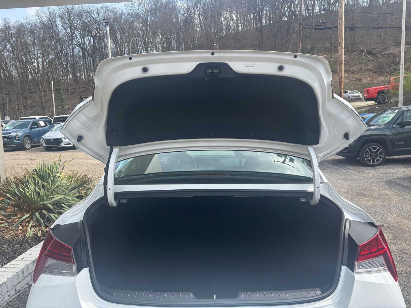 Used 2025 Hyundai Elantra SEL FWD image 32