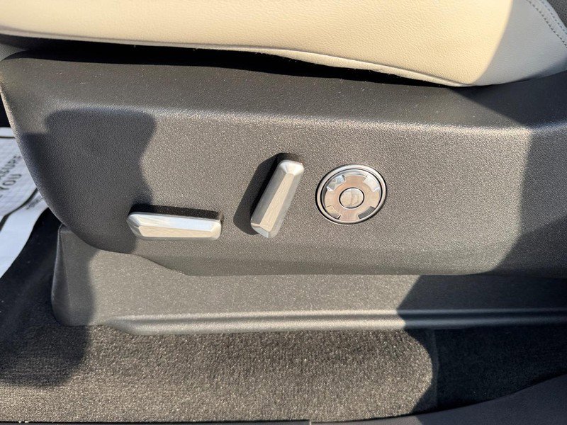 New 2025 Lincoln Navigator Reserve image 18