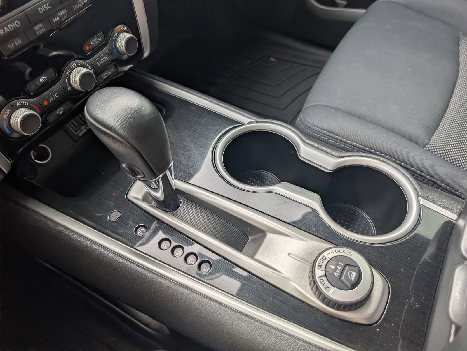 Used 2018 Nissan Pathfinder SV image 30