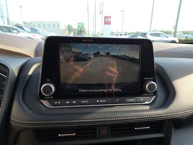 Used 2023 Nissan Rogue SV image 19