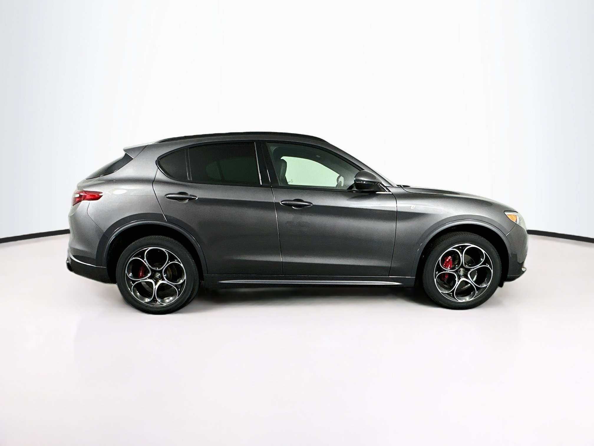 Used 2023 Alfa Romeo Stelvio Ti AWD/4WD image 10