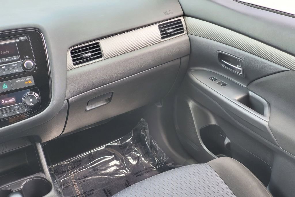 Used 2014 Mitsubishi Outlander ES FWD image 20