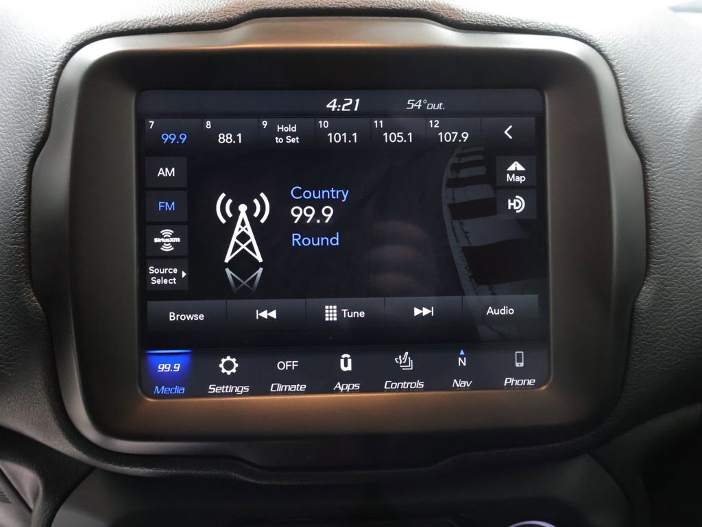 Used 2018 Jeep Renegade Latitude w/ UConnect 8.4 Nav Group AWD/4WD image 28