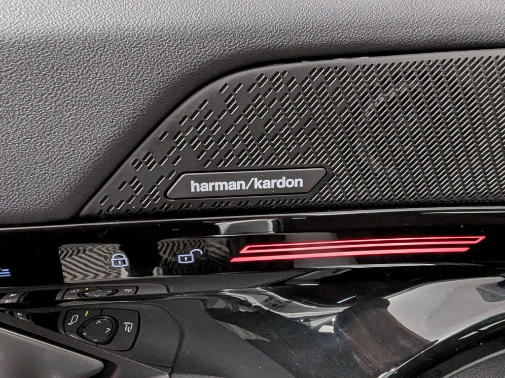 Used 2025 BMW 530i xDrive image 14