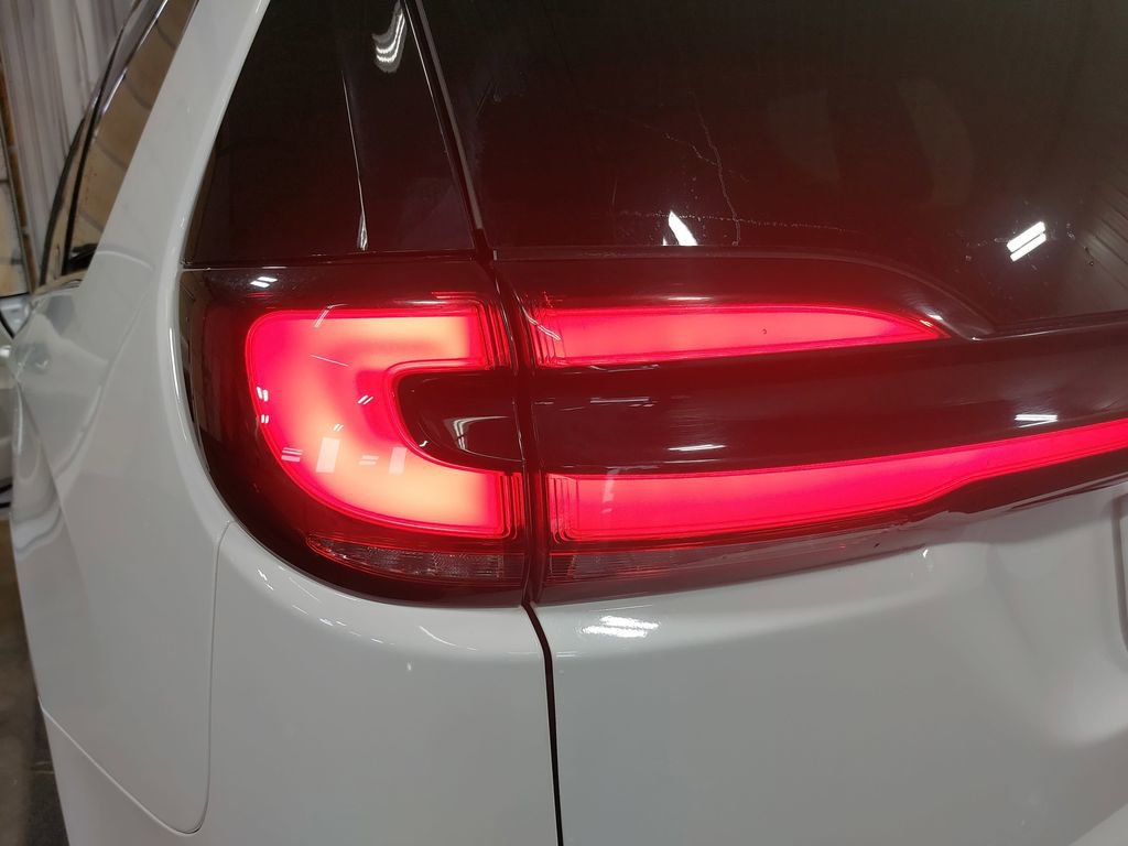 Used 2024 Chrysler Pacifica Touring-L FWD image 33