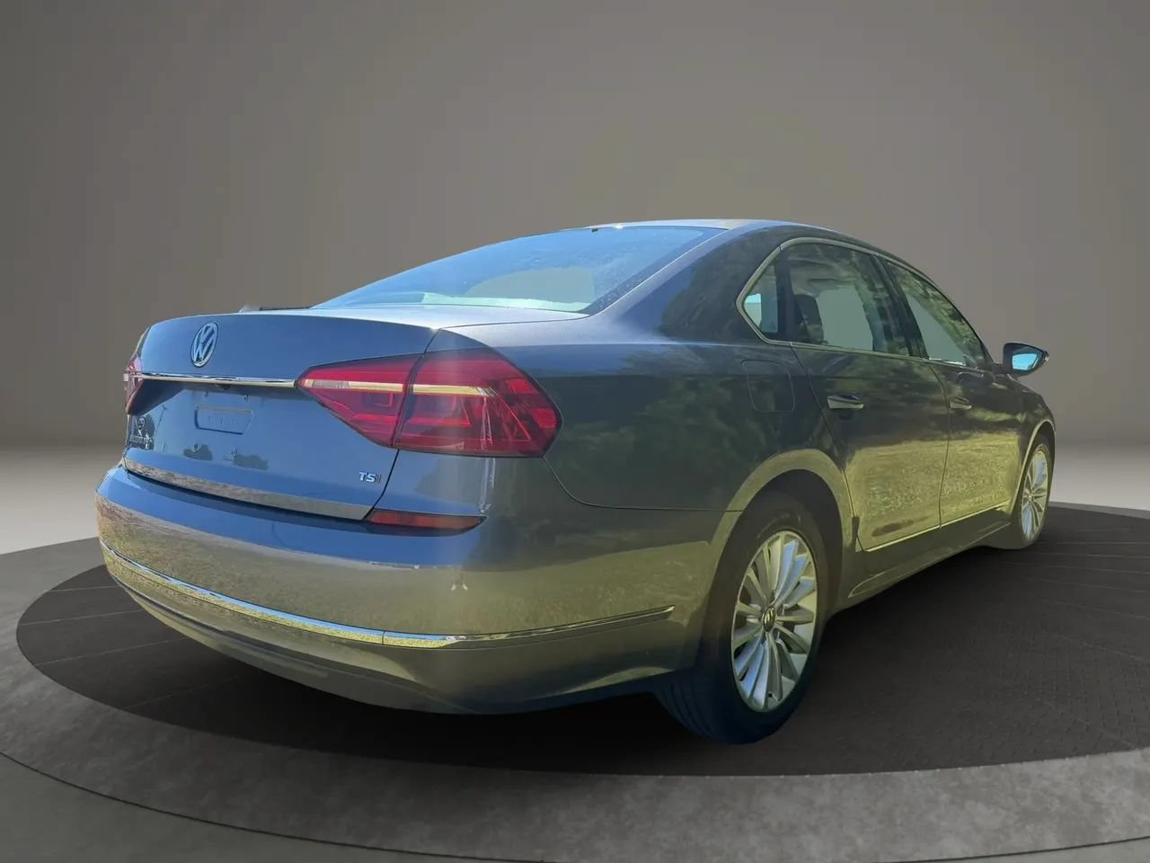 Used 2016 Volkswagen Passat 1.8T SE FWD image 5