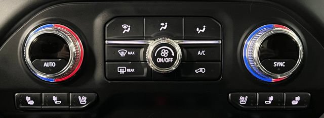 Used 2021 GMC Sierra 3500 Denali w/ Denali Black Diamond Edition AWD/4WD image 35