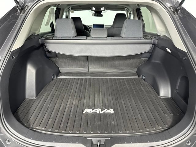 Used 2023 Toyota RAV4 LE AWD/4WD image 5