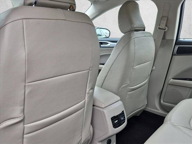 Used 2020 Ford Fusion SE FWD image 28