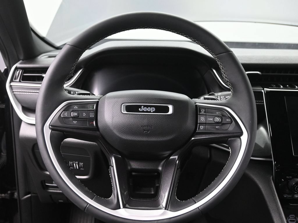 Used 2023 Jeep Grand Cherokee Altitude AWD/4WD image 27