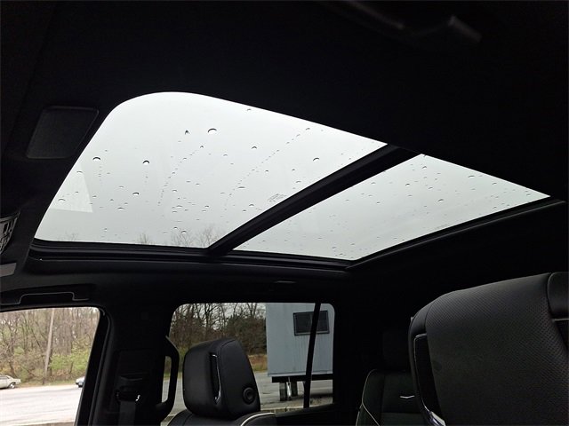 Used 2024 Cadillac Escalade ESV Premium Luxury w/ Performance Package image 15