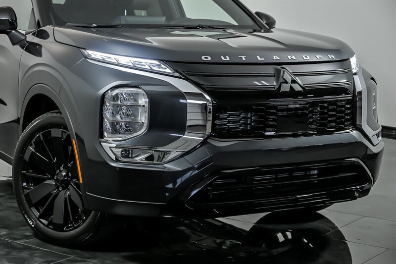 New 2026 Mitsubishi Outlander LE FWD image 2