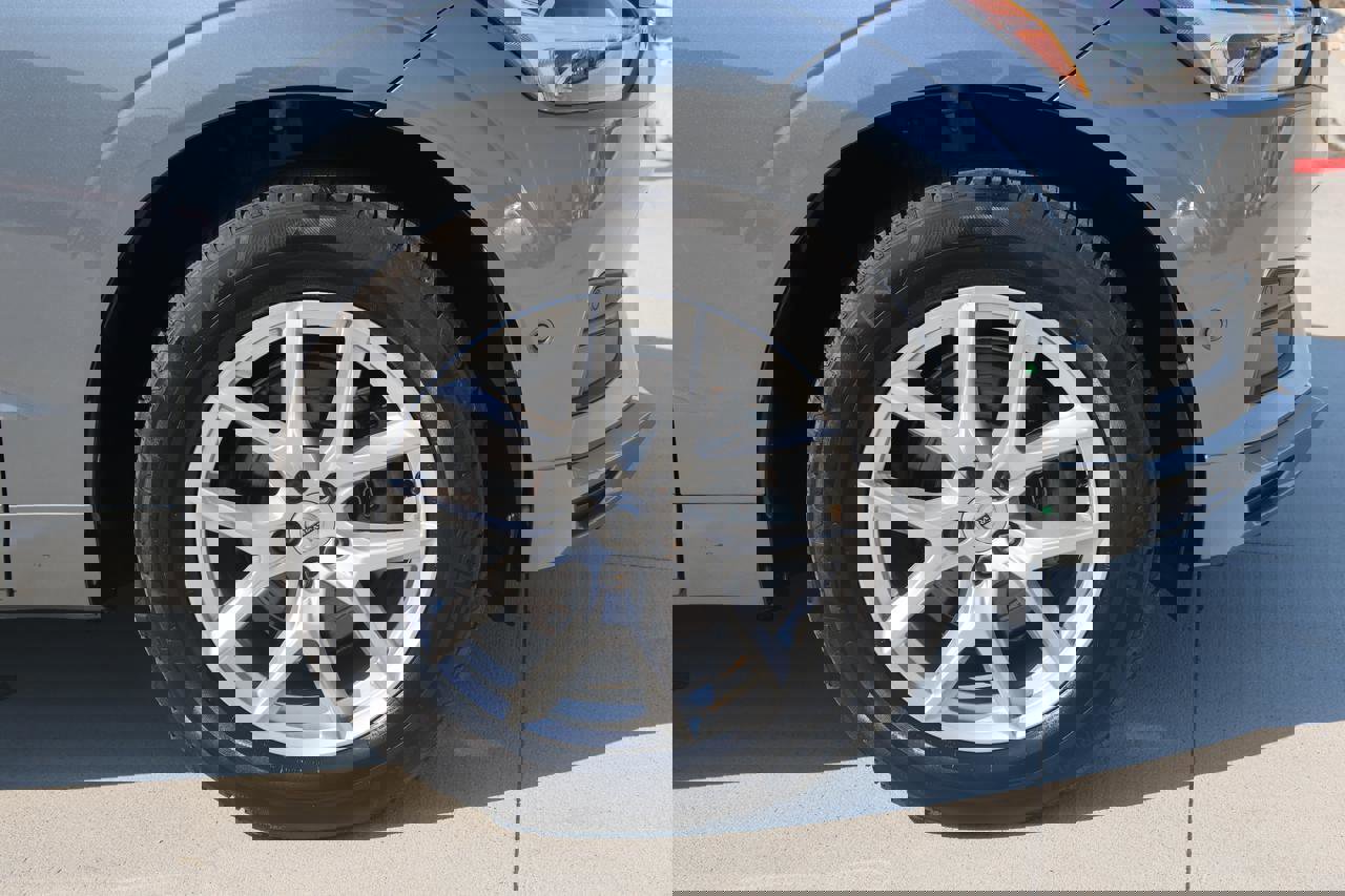 Used 2018 Volvo XC60 T5 Momentum w/ Convenience Package image 9