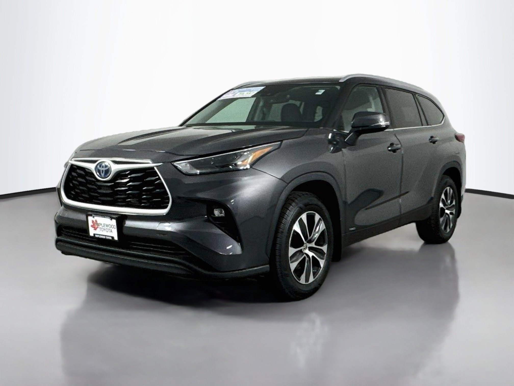 Used 2022 Toyota Highlander XLE AWD/4WD image 3