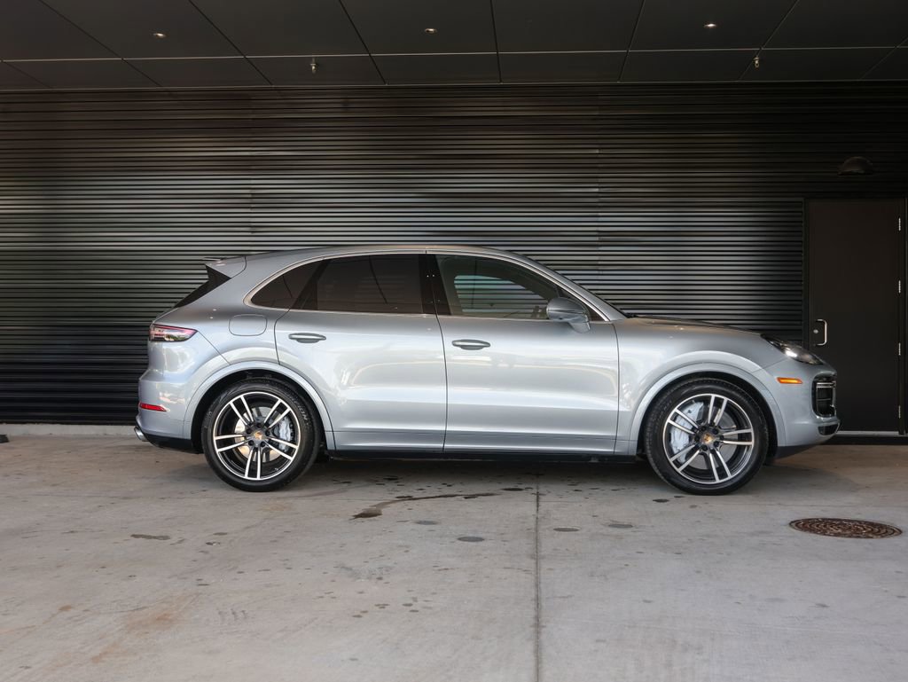 Certified 2022 Porsche Cayenne Turbo AWD/4WD image 8