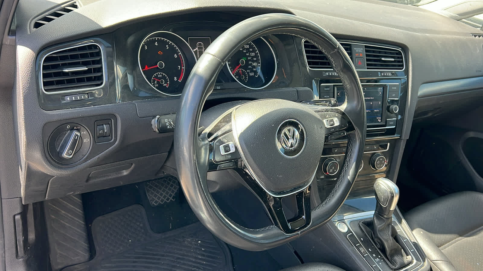 Used 2021 Volkswagen Golf 4-Door FWD image 10
