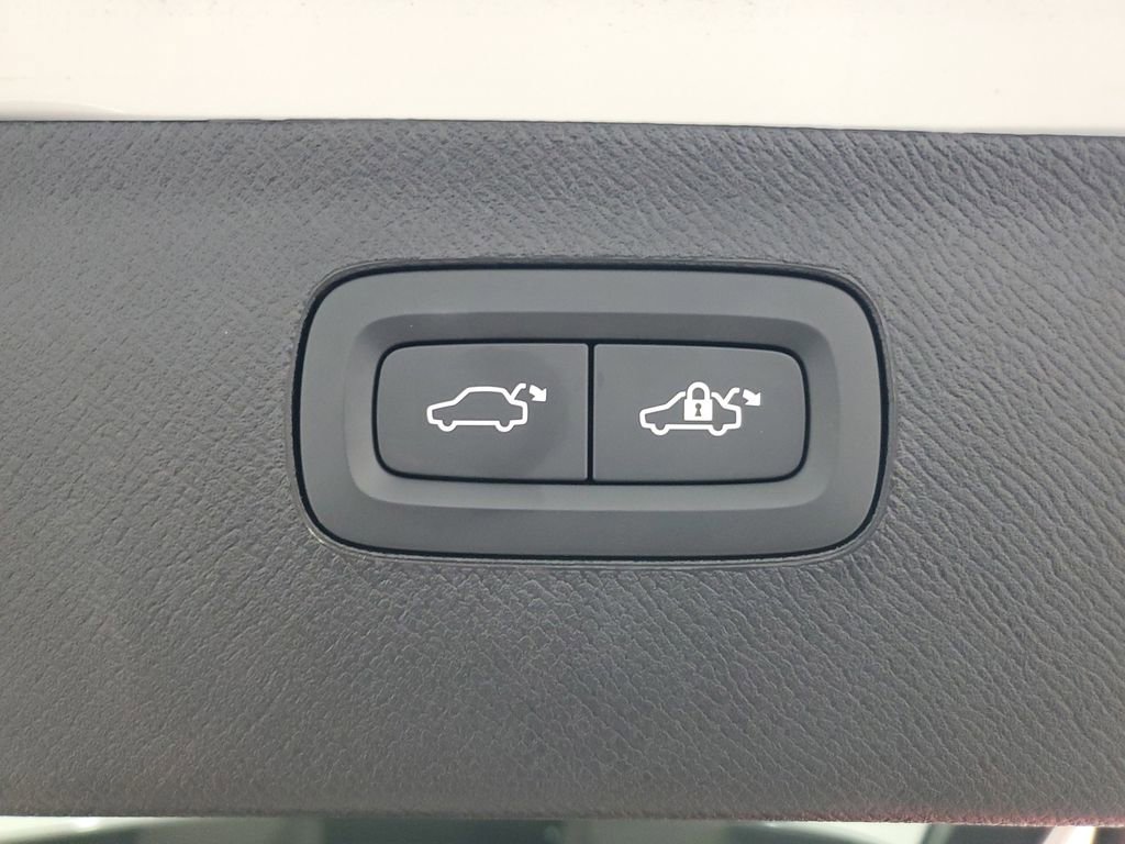 New 2025 Volvo XC90 B6 Plus w/ Protection Package Premier image 11