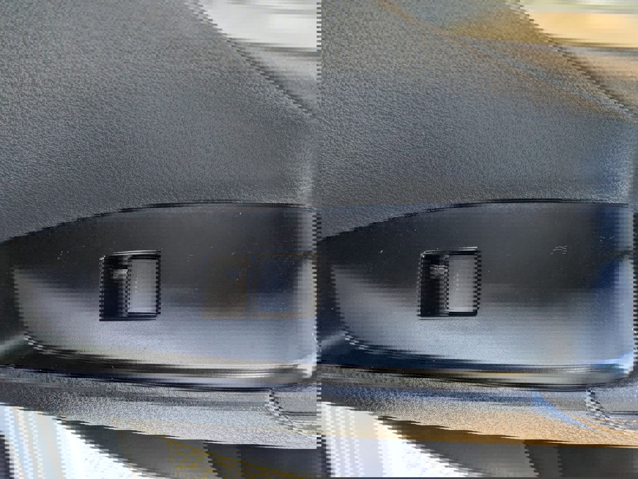 Used 2025 Toyota Camry image 30