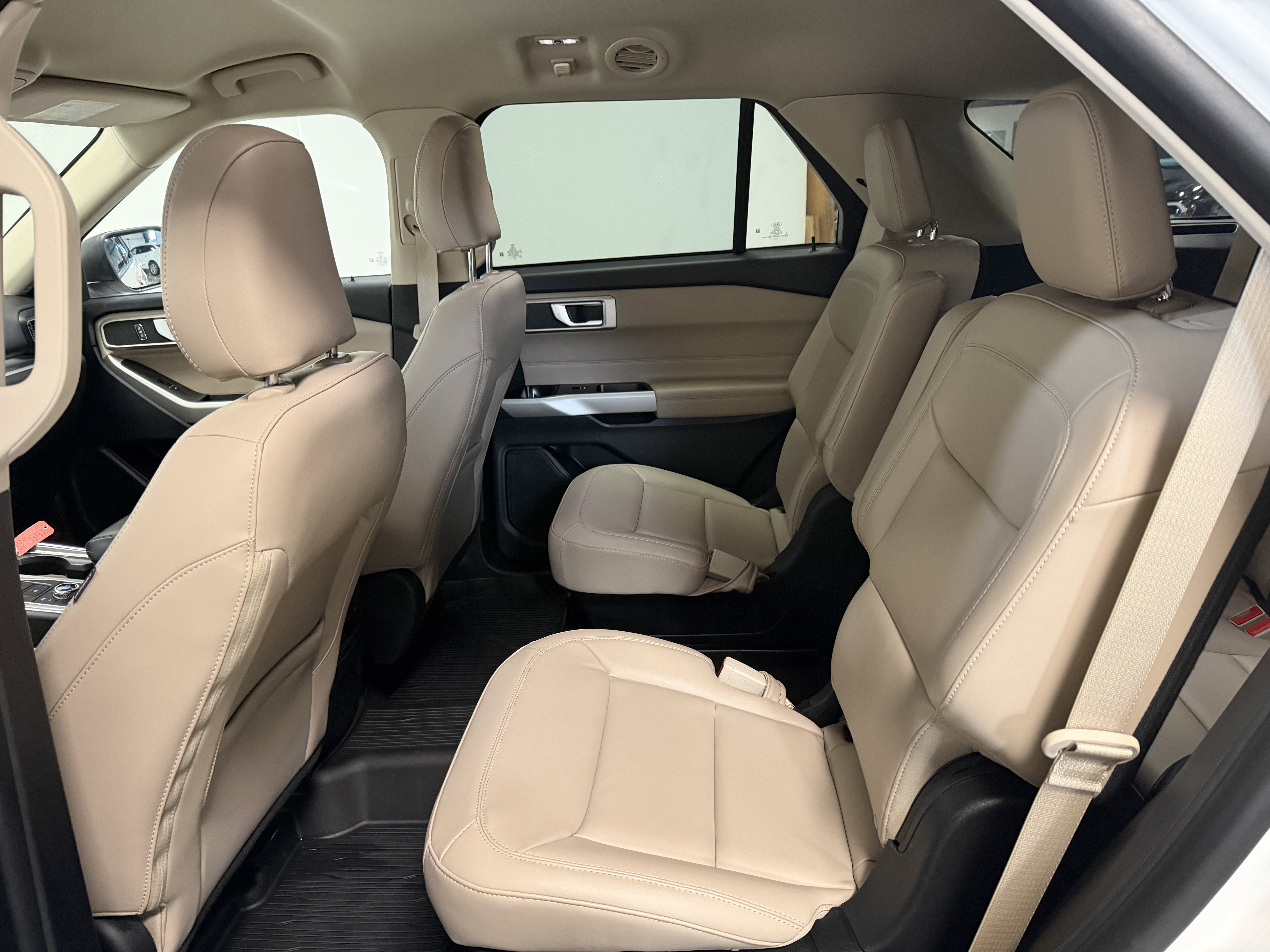 Used 2023 Ford Explorer XLT w/ Equipment Group 202A image 23