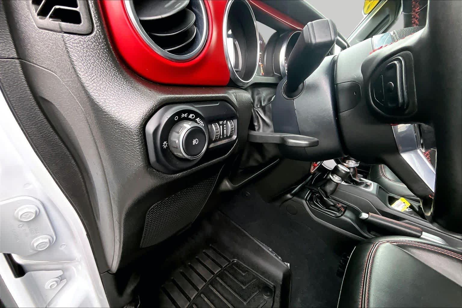 Used 2022 Jeep Wrangler Rubicon w/ Cold Weather Group AWD/4WD image 15