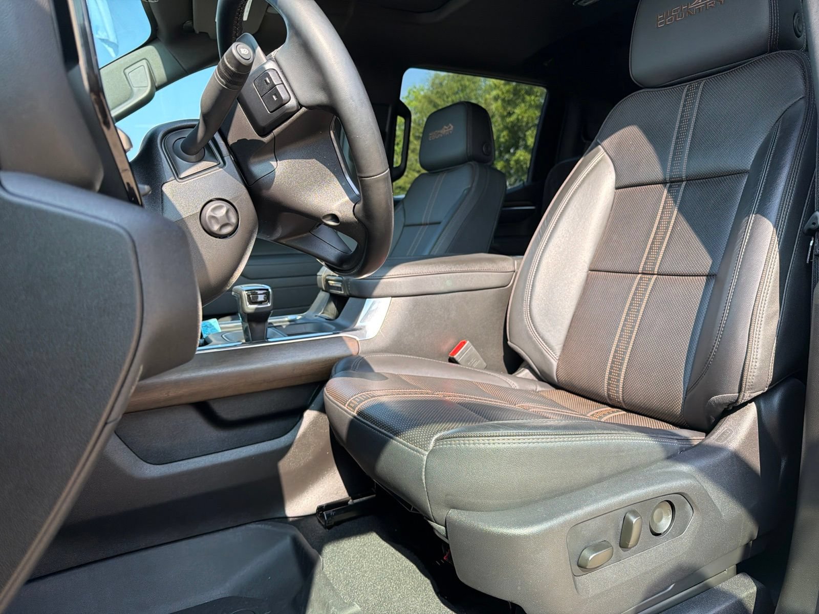 Used 2026 Chevrolet Silverado 1500 High Country w/ High Country Premium Package AWD/4WD image 8