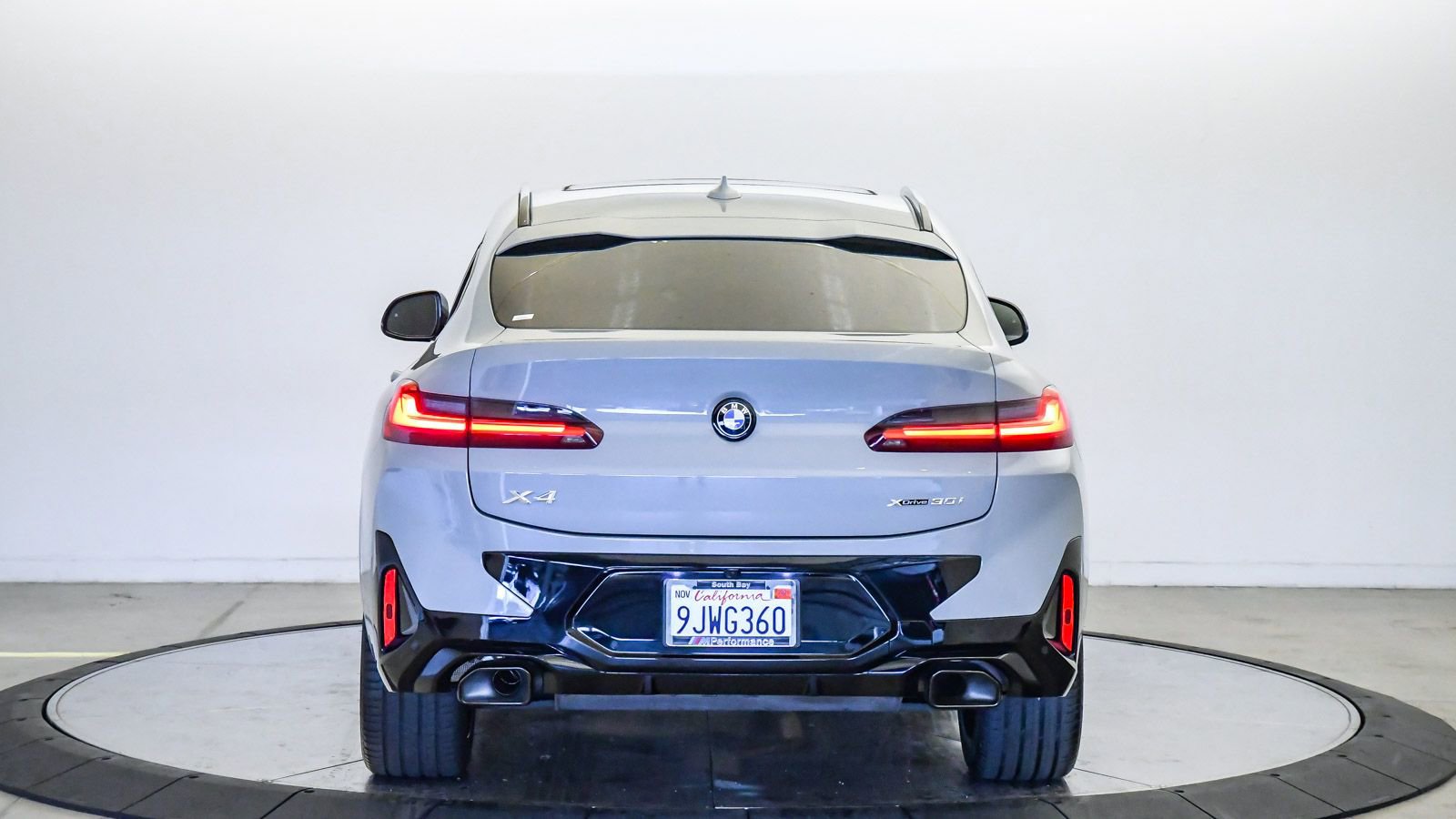 Certified 2024 BMW X4 xDrive30i w/ Premium Package image 3