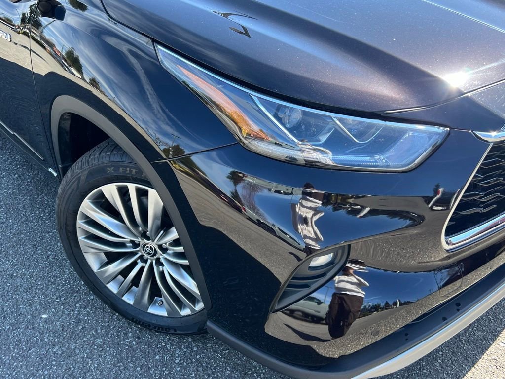 Certified 2021 Toyota Highlander Platinum AWD/4WD image 2