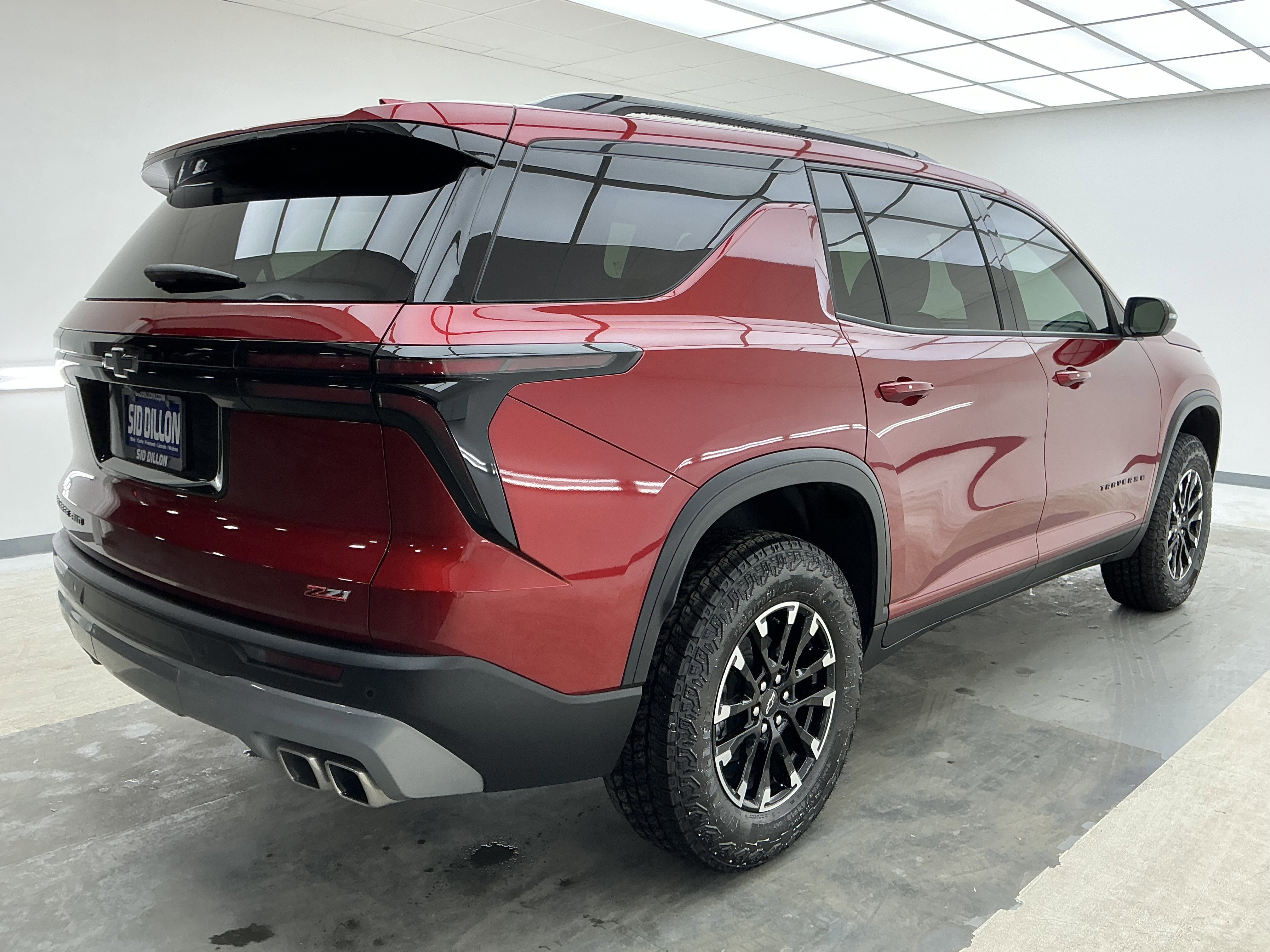 Used 2025 Chevrolet Traverse Z71 image 4