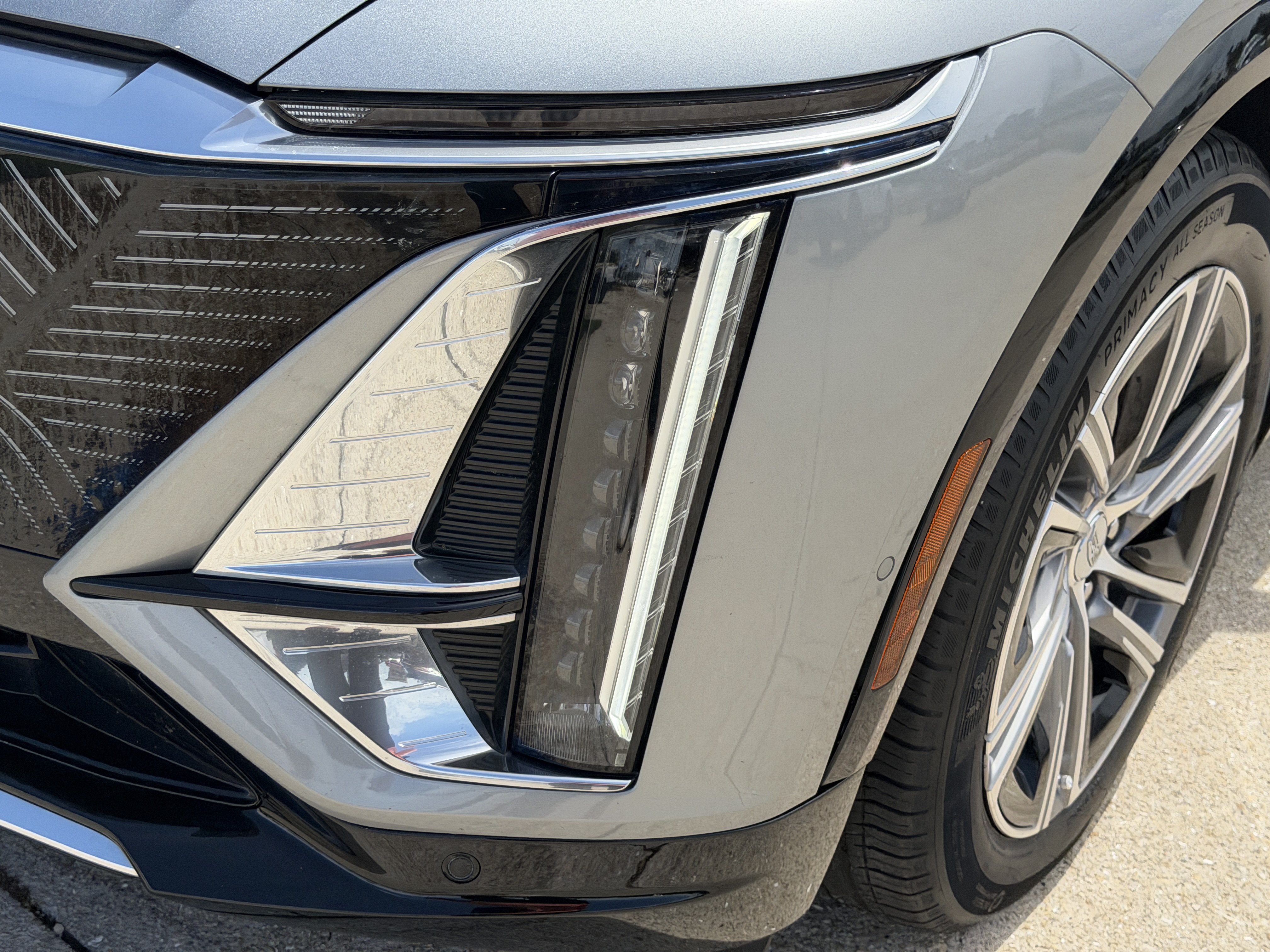 Certified 2024 Cadillac Lyriq Luxury AWD/4WD image 8
