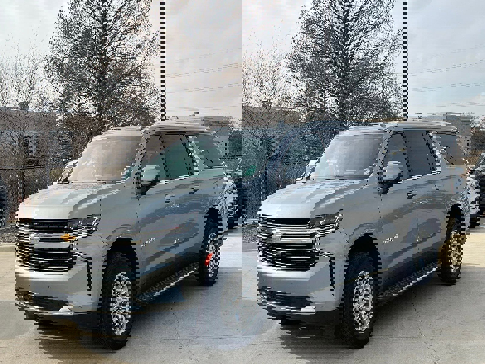 Used 2024 Chevrolet Suburban LT image 5