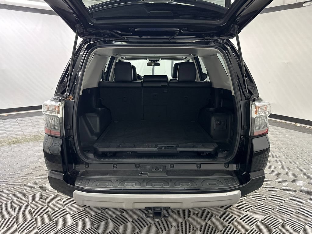 Used 2018 Toyota 4Runner TRD Off-Road Premium AWD/4WD image 19