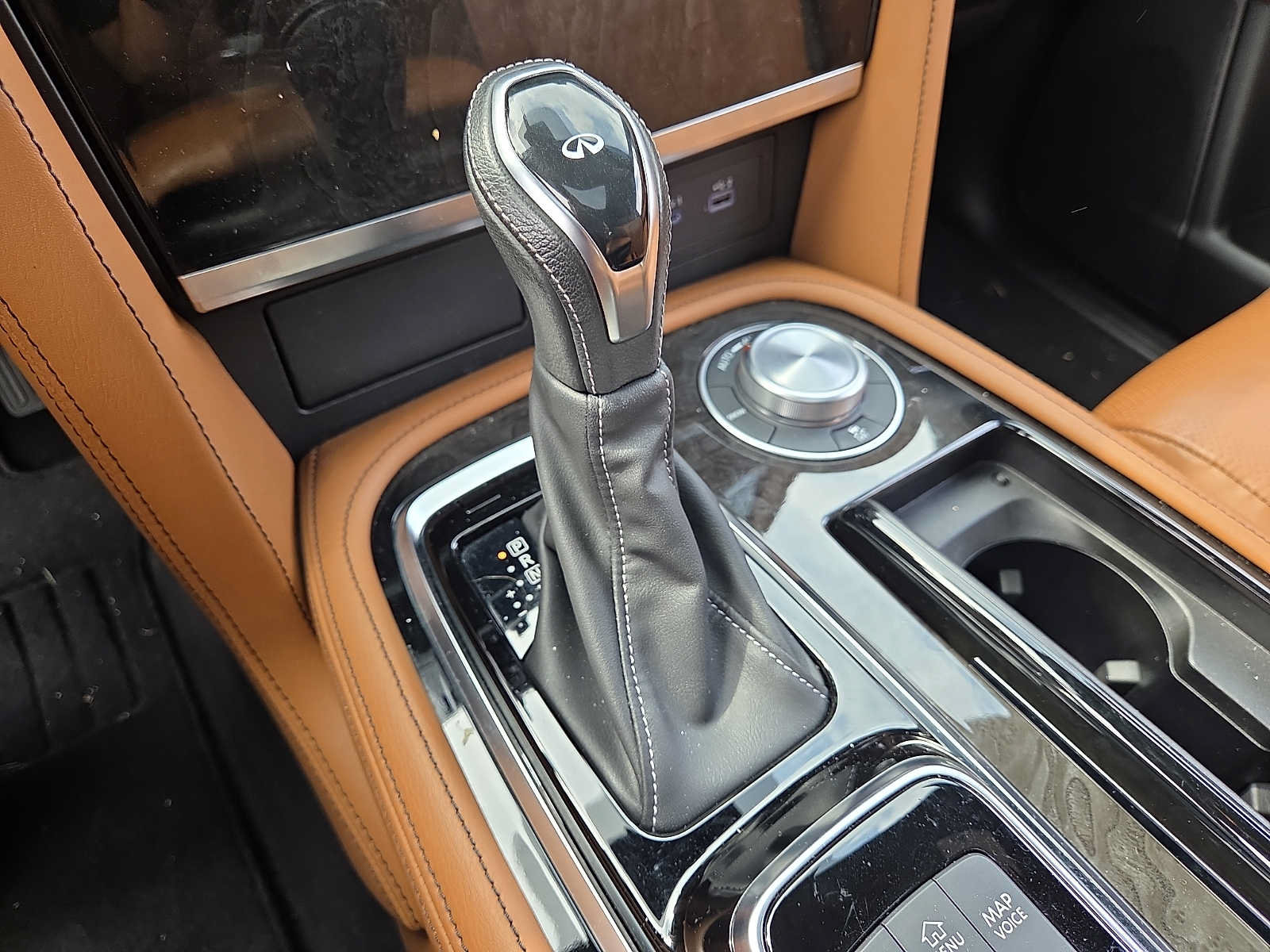 Used 2024 INFINITI QX80 Sensory AWD/4WD image 16