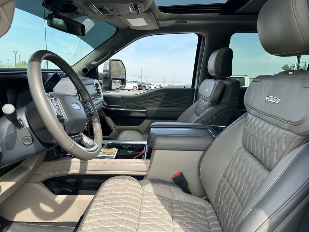 Used 2025 Ford F250 Platinum w/ Platinum Plus Package image 4