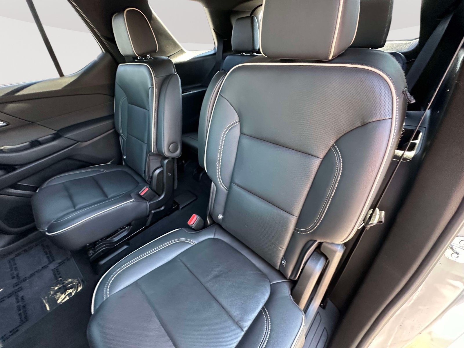 Used 2023 Chevrolet Traverse Premier w/ LPO, Floor Liner Package FWD image 30