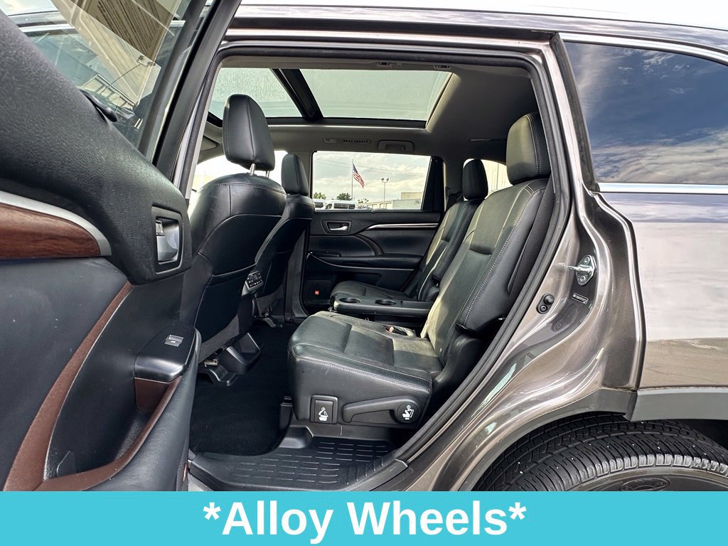 Used 2014 Toyota Highlander Limited Platinum AWD/4WD image 30