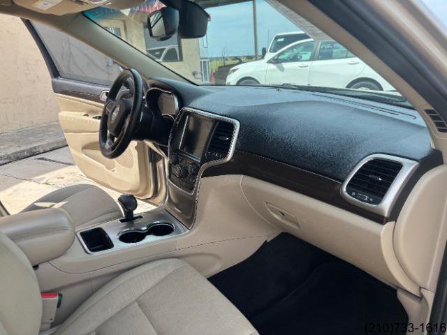 Used 2014 Jeep Grand Cherokee Laredo w/ 18" Wheel & 8.4" Radio Group AWD/4WD image 31