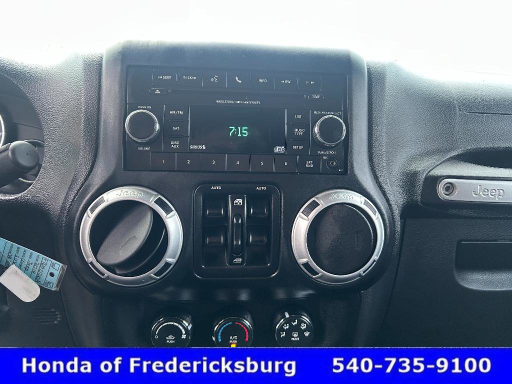 Used 2014 Jeep Wrangler Unlimited Sahara w/ Connectivity Group AWD/4WD image 19